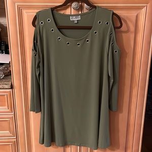 Cold shoulder JMStudio women’s collection like new cold shoulder flowy top